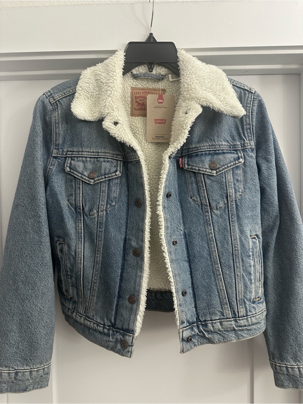Levi's Light Blue Denim Trucker Jacket with White Sherpa NWT